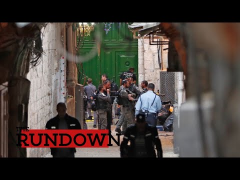 Footage of Police Officer Stabbed in Jerusalem's Old City