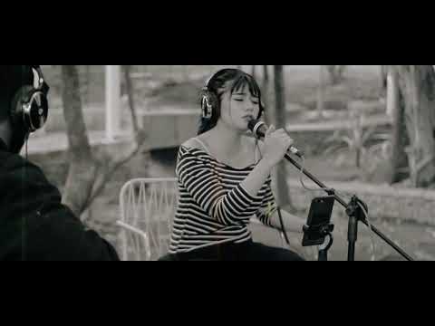 HARUSNYA AKU - ARMADA . COVER LIVE  SARAHNALDZANI . part 1