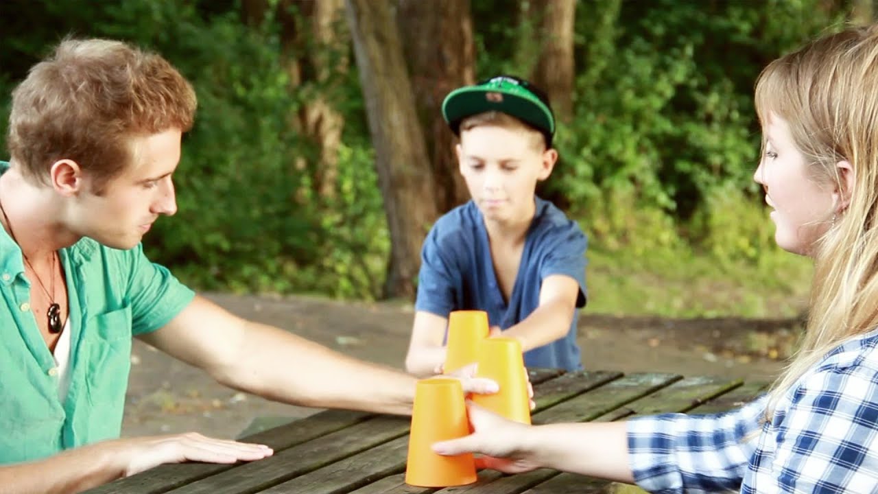 Cups - Pitch Perfect (cover by Celina & Riko Schadow)