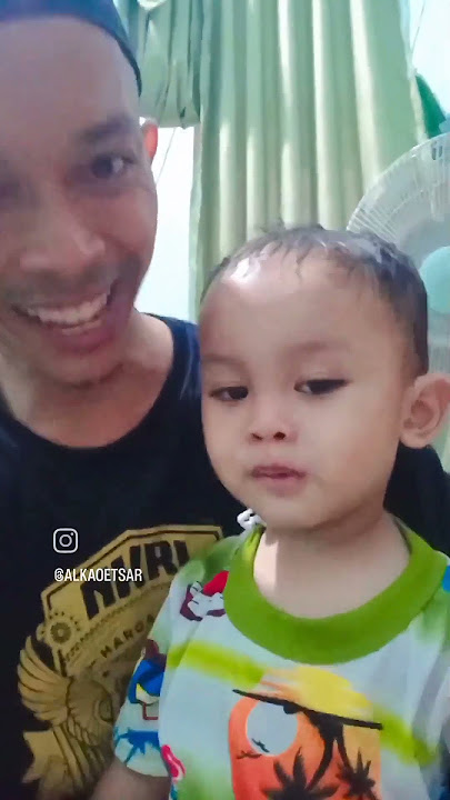 Belajar melafalkan alladzi yuwaswisu | Balita usia 22 bulan