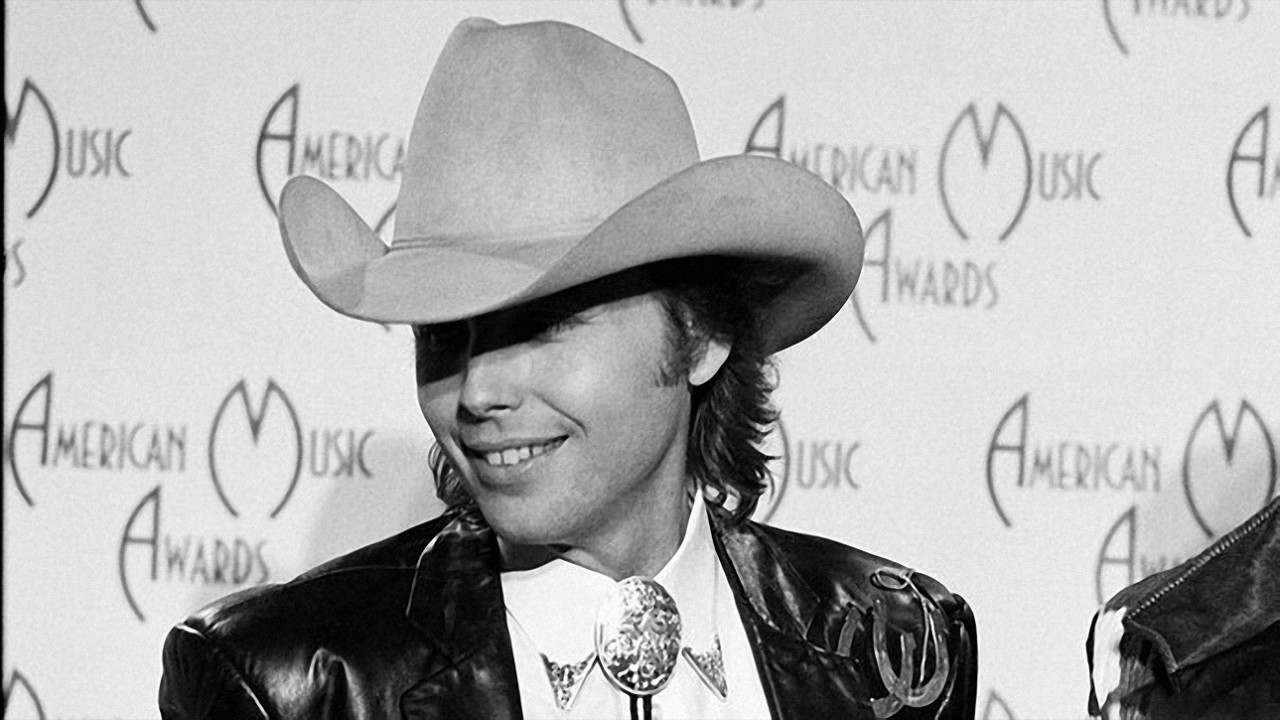 Dwight Yoakam Two Doors Down Live 93 Youtube