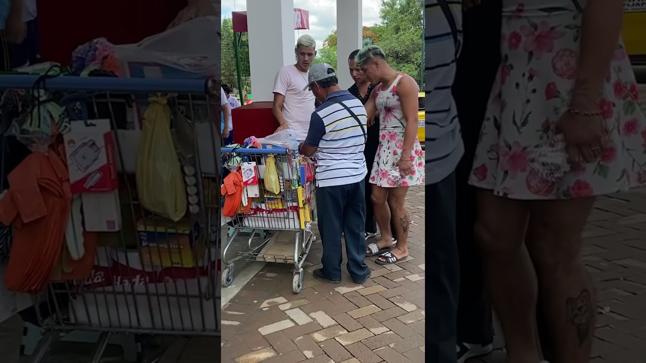 Roberto con su billete falso 😮