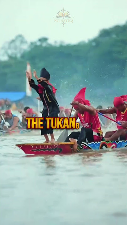 „Tukang Tari: What’s the deal with the kid dancing on a boat?” 🇮🇩 #shorts