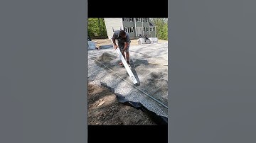 Screeding for a Paver Patio | #pavers #patio #screed #concrete