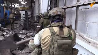 ドネツク人民共和国民兵　ウクライナ 軍兵士らが籠城のアゾフスタリ製鉄所の跡地視察