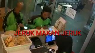 LIHAT!!! DRIVER GOJEK YANG SEDANG DICARI-CARI KARENA AKSINYA