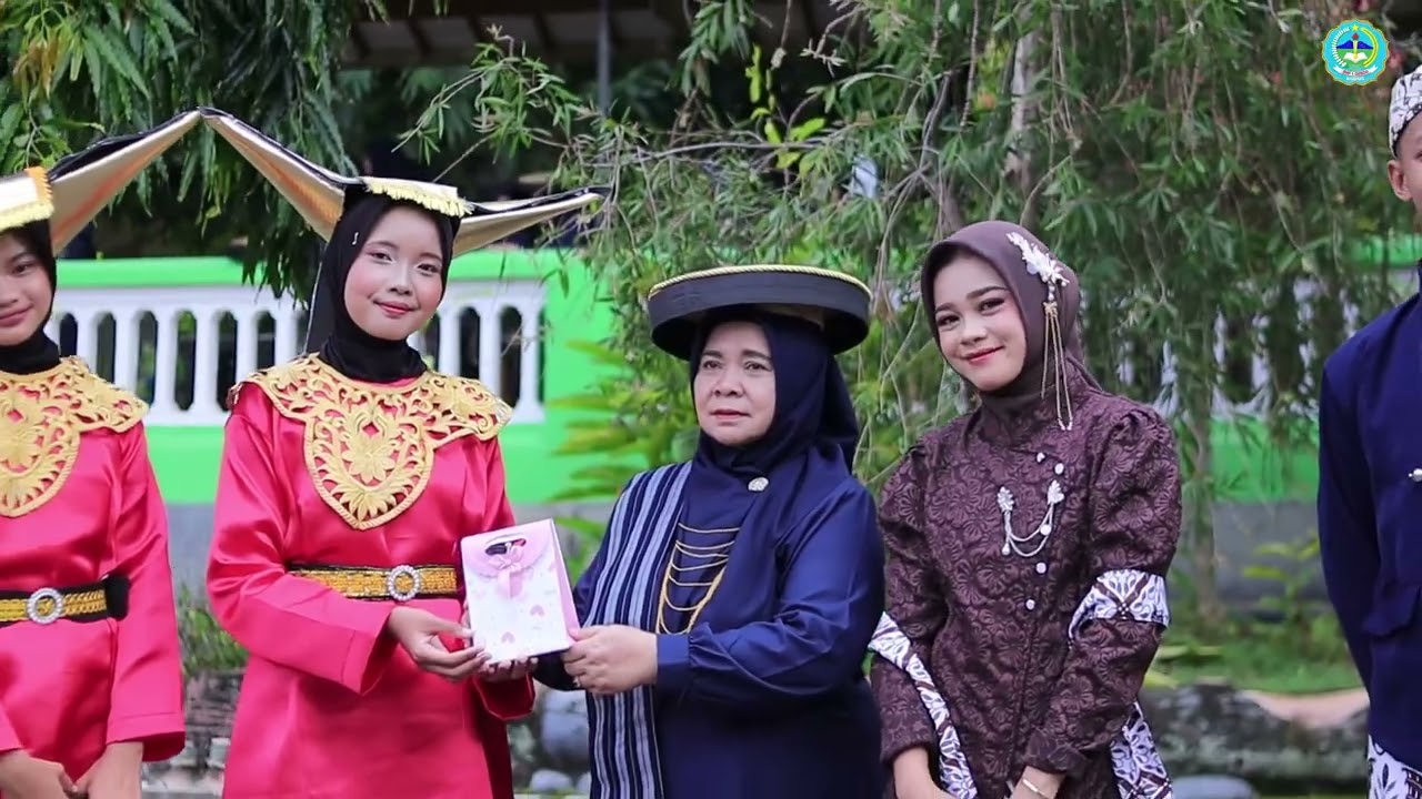 Perayaan Hari Guru di SMP 1 Gebog berlangsung dengan sangat meriah!