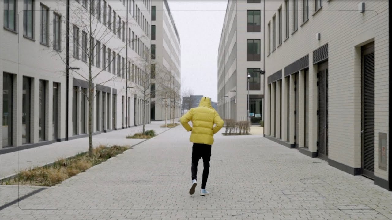 Смотреть «Clyde - Regular (Official Music Video)» на YouTube Смотреть «Clyde - Regular (Official Music Video)» на YouTube