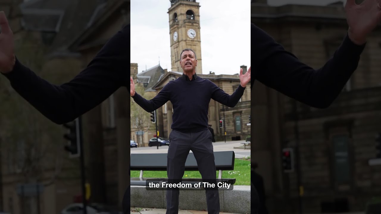 Chris Kamara Will Be Given The Freedom Of City Wakefield