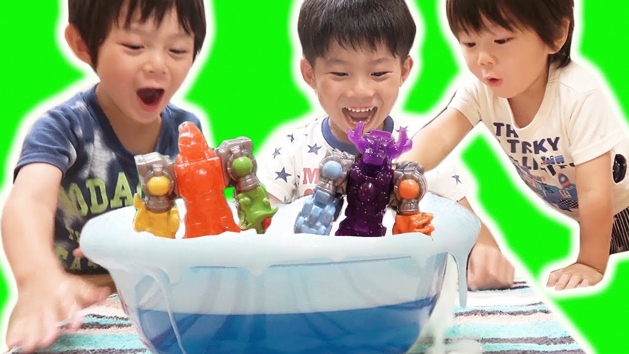 キューレンジャー・新幹線お風呂おもちゃ☆バスボール開封する仲良し