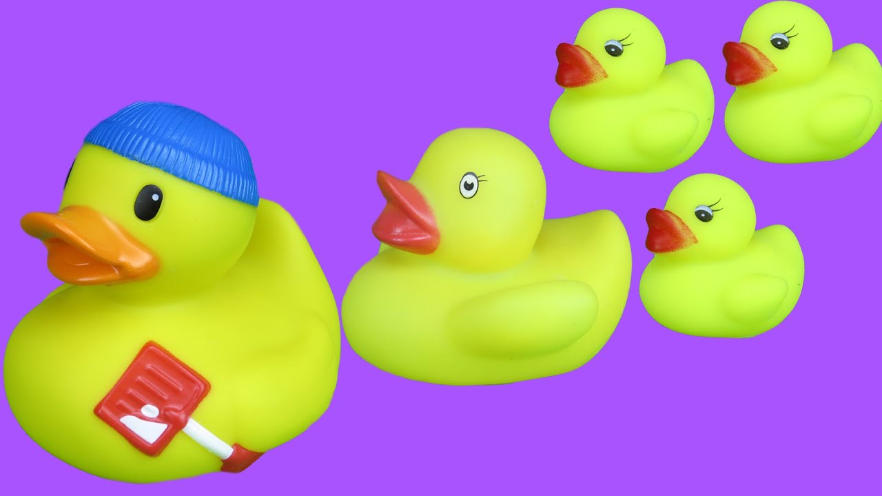 Silly Toy CROCODILE bothers some cute little rubber DUCKS. Daddy duck helps and protects them!