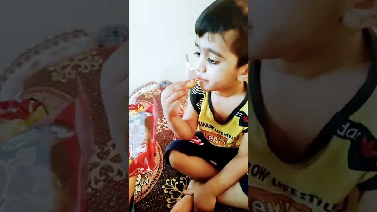 Dekho Api paky liye  Ki laai Hai 