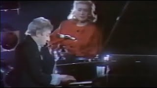 Video thumbnail of "Serge Gainsbourg au piano en 1985"