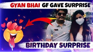 GYAN GAMING Girlfriend Gave Surprise to Gyan Gaming 😱