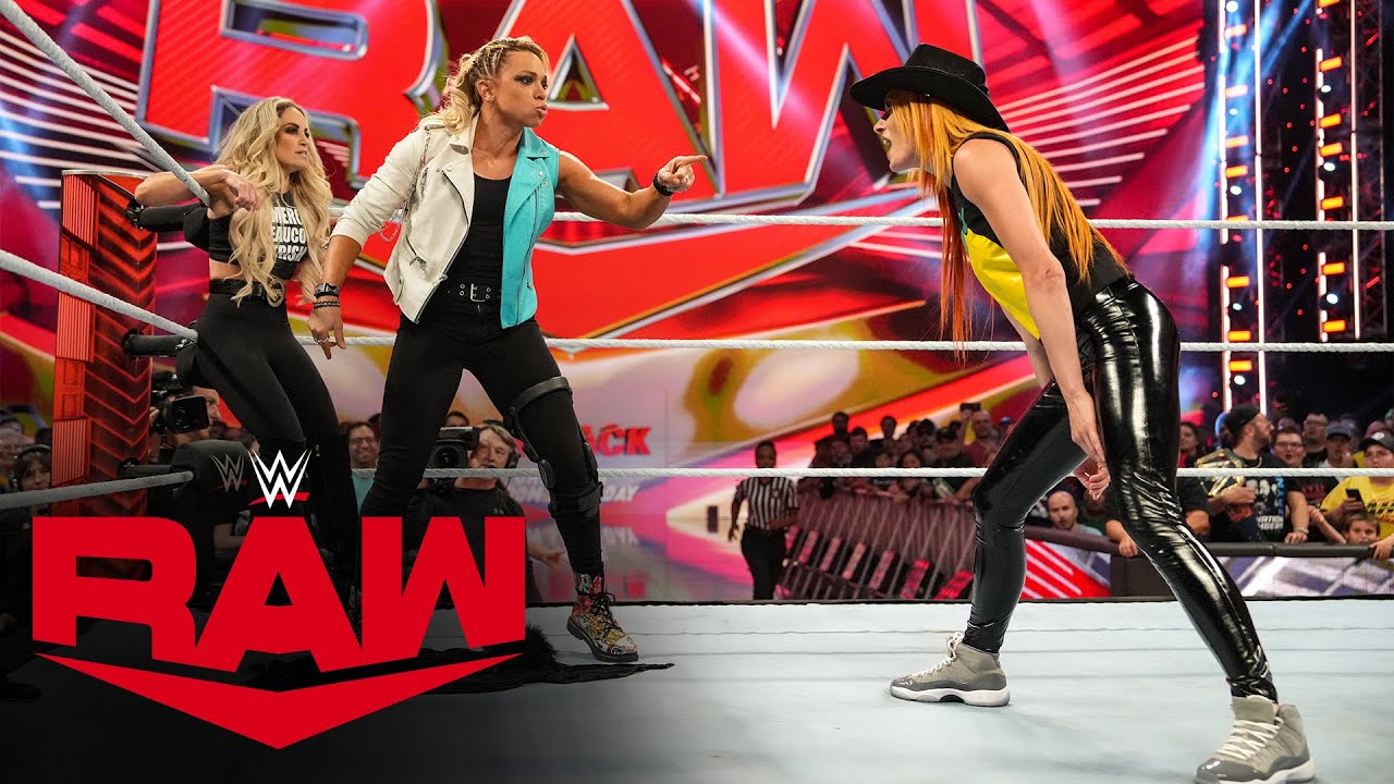 Incredible finish to steel cage match as Becky Lynch vs Trish Stratus feud  finally ends at Payback 2023