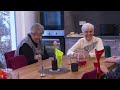 Immer höhere Pflegekosten - Reporterin Juliane Bauermeister besucht Pflegeeinrichtung | RTL Direkt