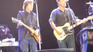 Bruce Springsteen & Paul McCartney   I saw Her Standing There & Twist & Shout   Hyde Park 14th July 2012 0