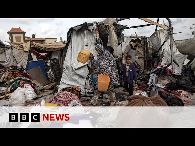 Gaza: Witnesses report Israeli tanks in heart of Rafah | BBC News class=