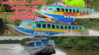 Beginilah  motor jukung Berlintasan Dengan Speedboat & motor jukung di sungai Musi Palembang