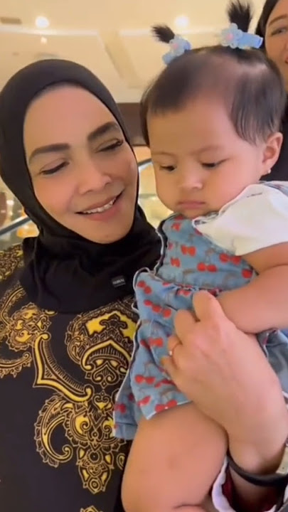 Dari kecil tth suka anteng kalo di bawa jalan2 ke mall🤏#babylily#babyrans#baby#raffinagita#short