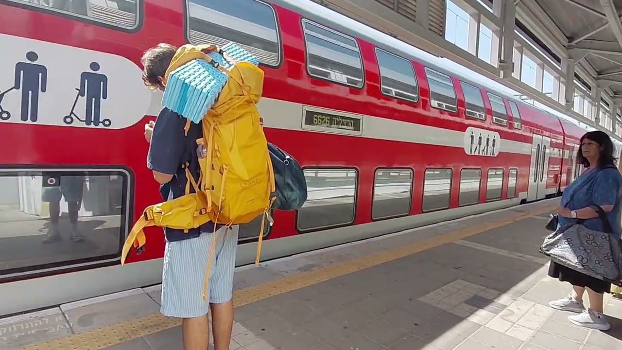 רכבות נכנסות ויצאות בקריית אריה רגעים מיוחדים ברציפים 