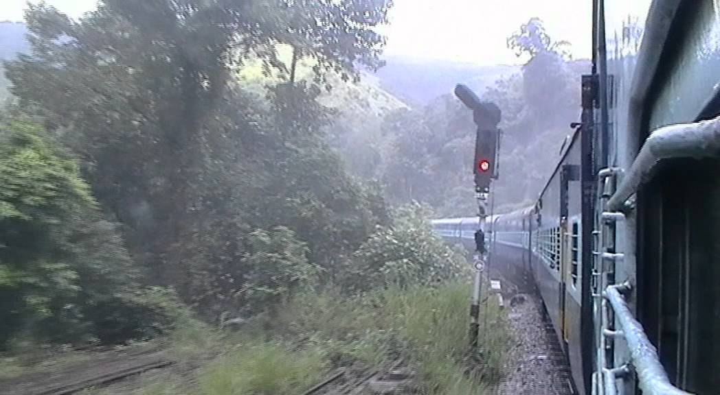 Yesvantpur - Karwar Express on a viaduct 16515 - YouTube