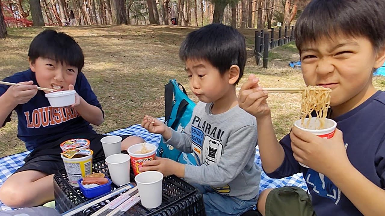 公園でブタメンランチ 言葉が過ぎるひなごんとおいちゃん ＃1898 - YouTube