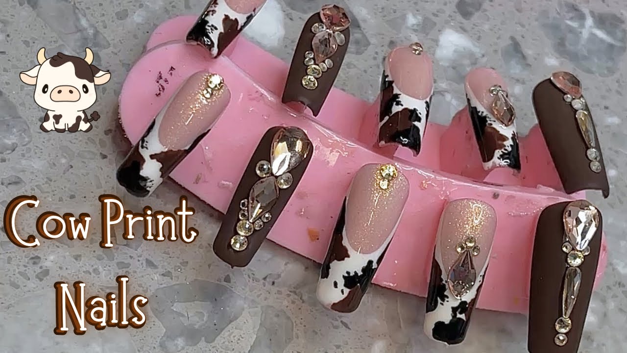 How to make Cow Print Nails! 💅🏼🐮SO CUTE!