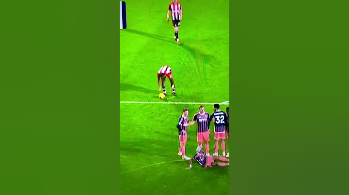 Ivan Toney moves the ball and referee's line before free kick, and scores. #football #premierleague
