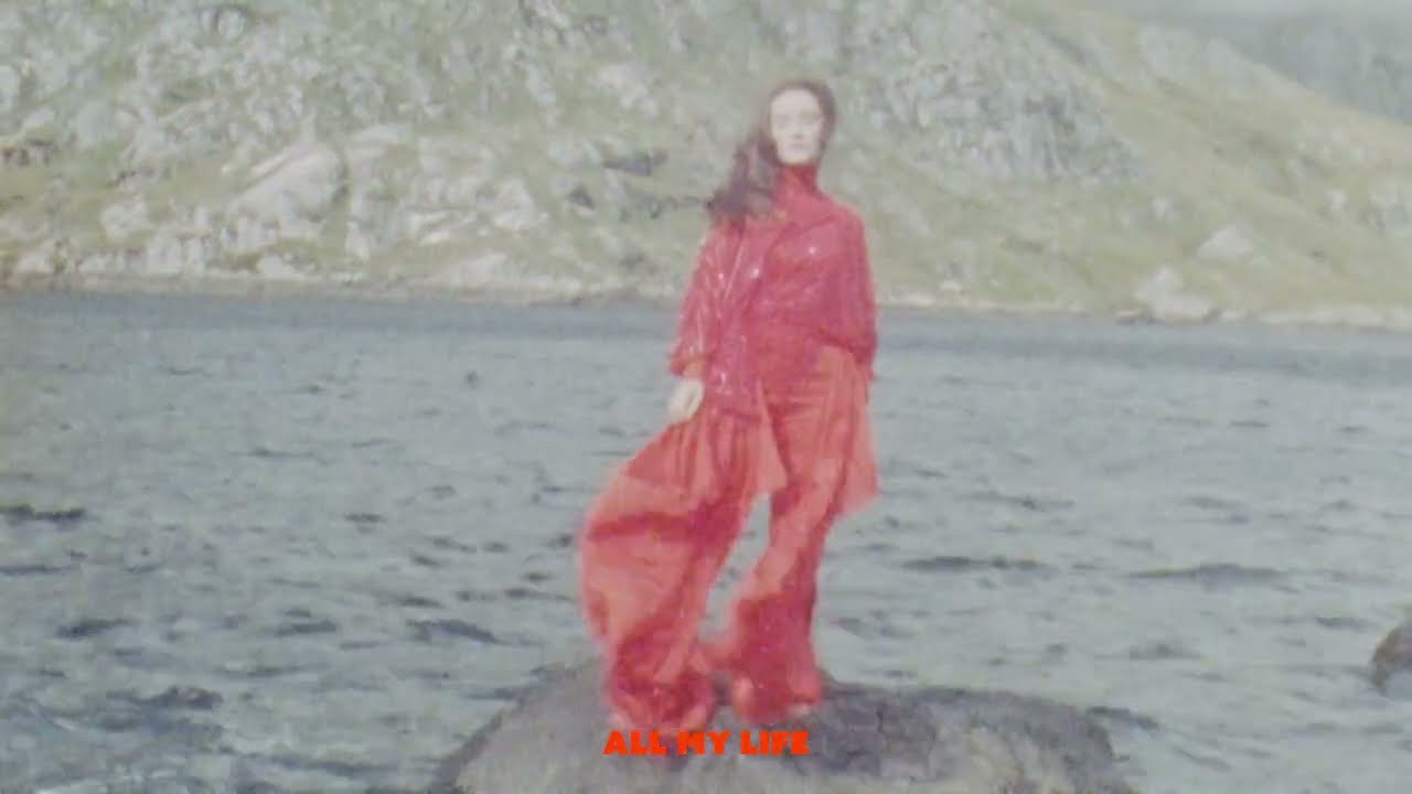 Sigrid - Dancer (Lyric Video)