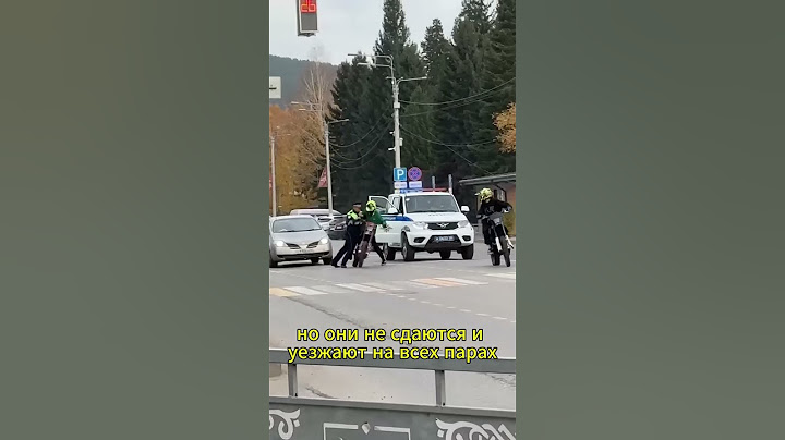 Полицейская погоня за мотоциклистами! 🚔💨 Один из гонщиков устраивает настоящий трюк