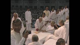 दृष्ठि द्वारा अव्यक्त पलना करते हुए अव्यक्त बापदादा - 31/3/2011