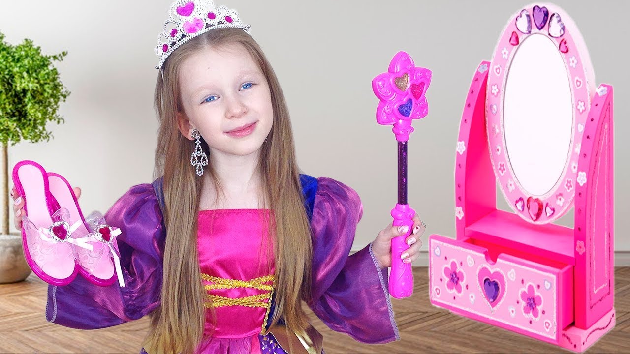 Princess lisa. Princess lisa. лалиса манобан королева. лиза клиська. принцесса лиз плате для девочек.