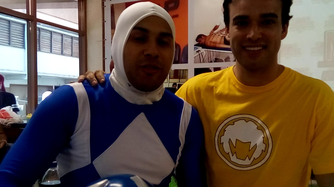 Glenn McMillan Dustin Brooks Yellow Ranger dando um alo pro canal ...