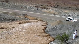 شاهد | سيل قوي لوادي البدي بصحار سلطنه عمان