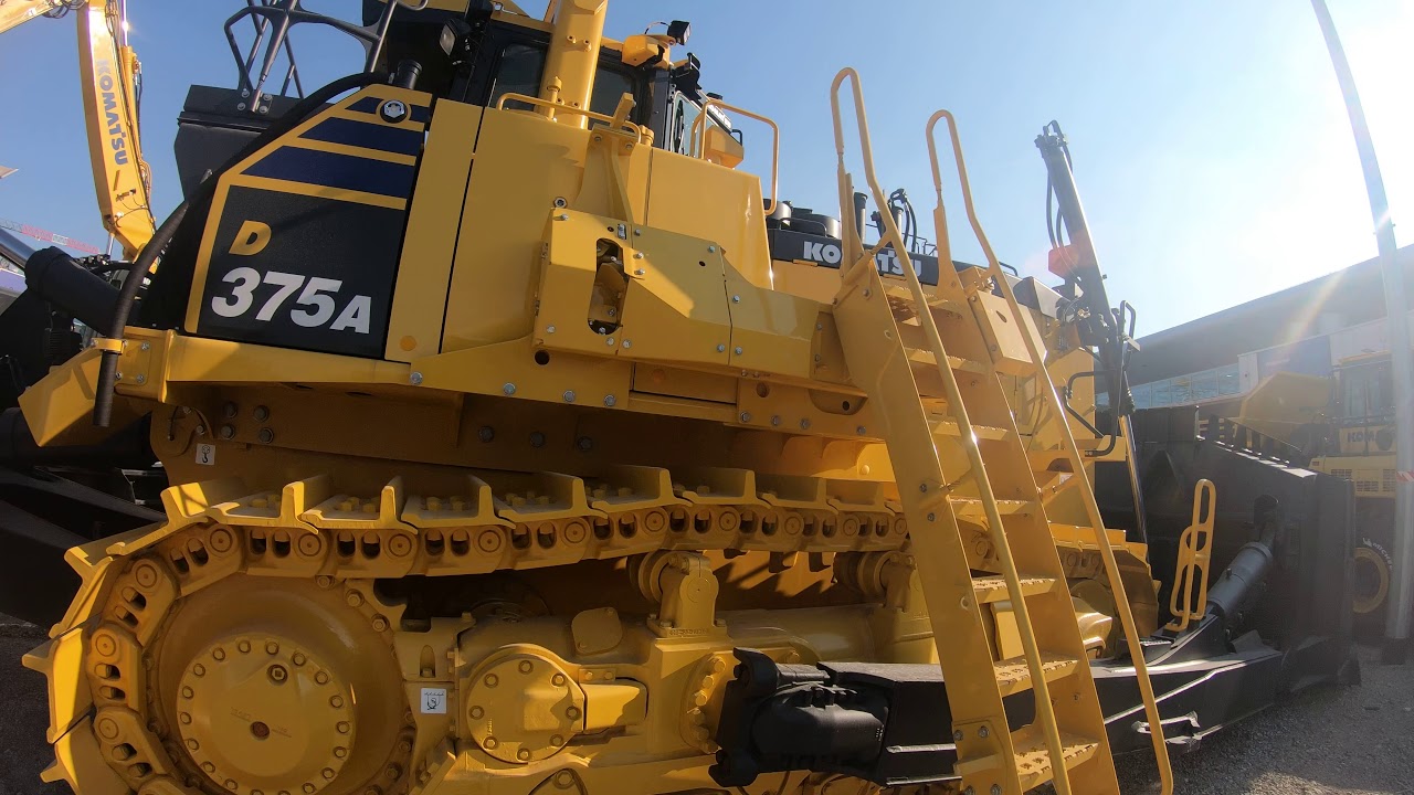 Рама бульдозеров. Komatsu d375. Бульдозер Komatsu d375a-6. Комацу 375. Komatsu 375 бульдозер.