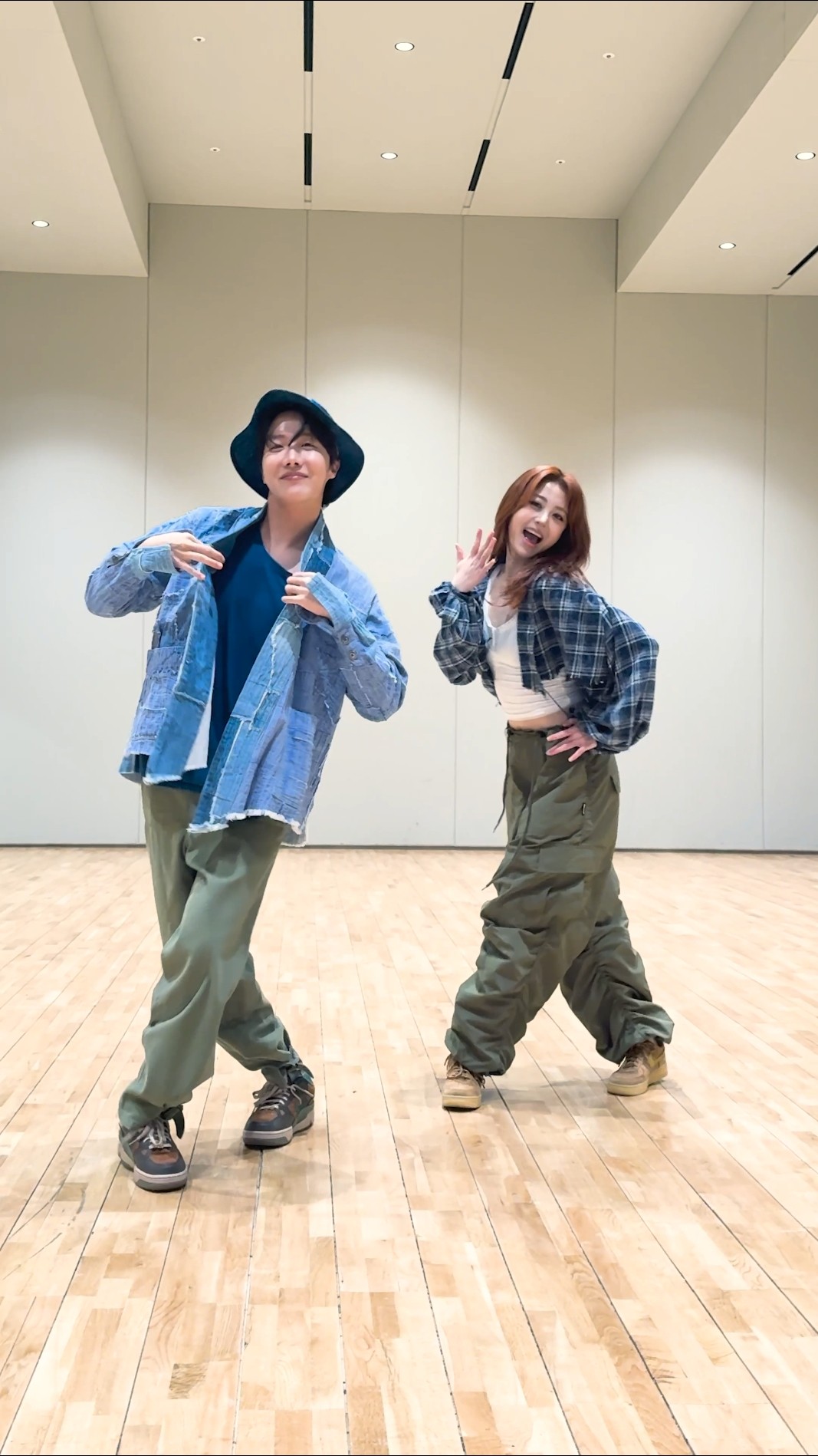 Too Sweet?하고, Too Hot?한 만남, #제이홉 x #허윤진 #jhope_SweetDreams #제이홉 #jhope #LE_SSERAFIM #HUHYUNJIN