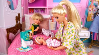 Familia Barbie & Ken Rutina de Mañana con Bebe