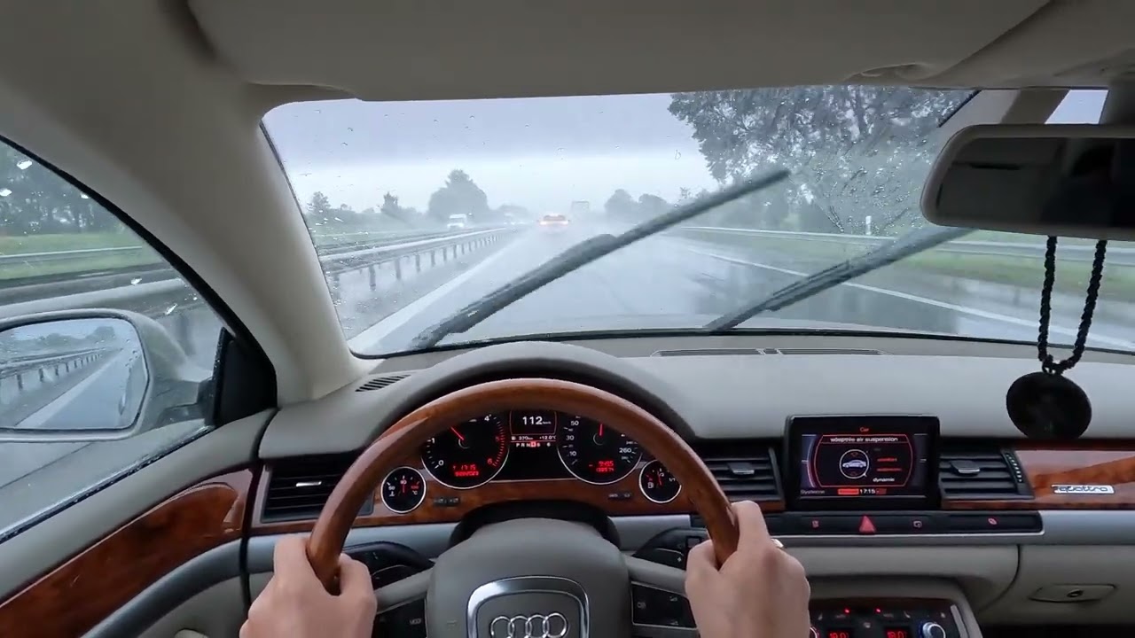 Audi A8, eine kurze Fahrt auf der Autobahn im Regen 🌧️