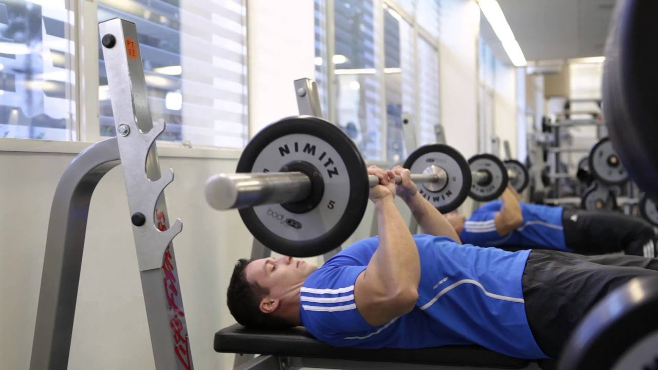 COMO FAZER O SUPINO RETO COM HALTERES PEGADA NEUTRA/HOW TO MAKE BENCH PRESS  WITH NEUTRAL GRIP 