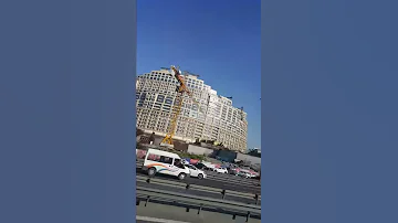 مبنى عملاق في اسطنبول 