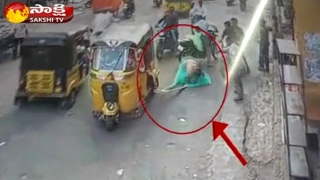Terrific Accident in Hyderabad Old City || CCTV Visuvals - Watch Exclusive