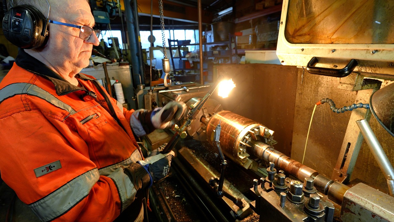 Straightening Motor Shaft with Oxy-Acetylene Flame | Feat. My Dad Timo!