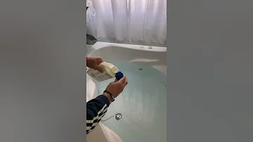 ¿Cómo se limpia una bañera de hidromasaje cuando los chorros no funcionan?
