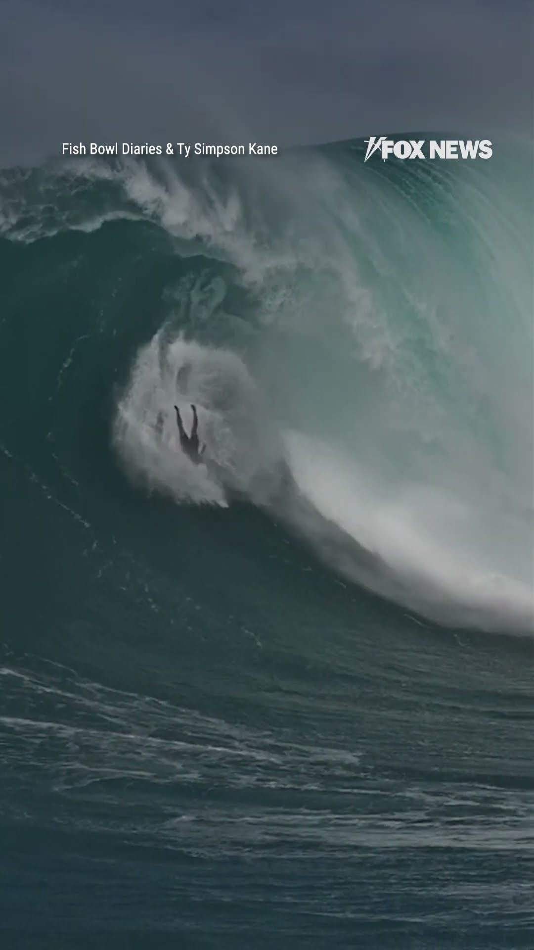 TERRIFYING TUMBLE: Pro surfer wipes out on iconic wave in Hawaii.