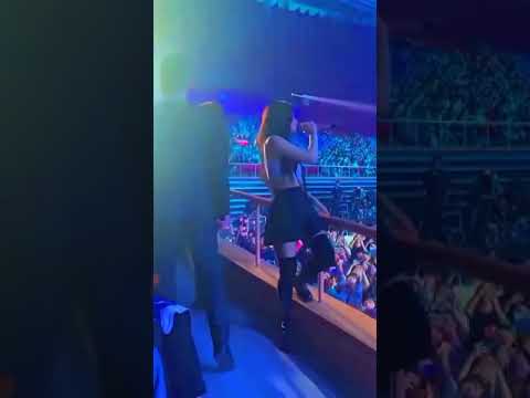 Will Jennie go to a club like this?  Hahaha