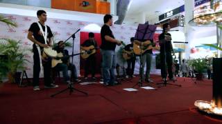 Video thumbnail of "Keroncong Hujan - Adibah Noor Cover by Bintulu Buskers"