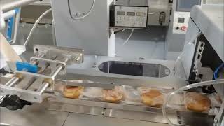 Semi automatic manual feeding bread flow pack machine