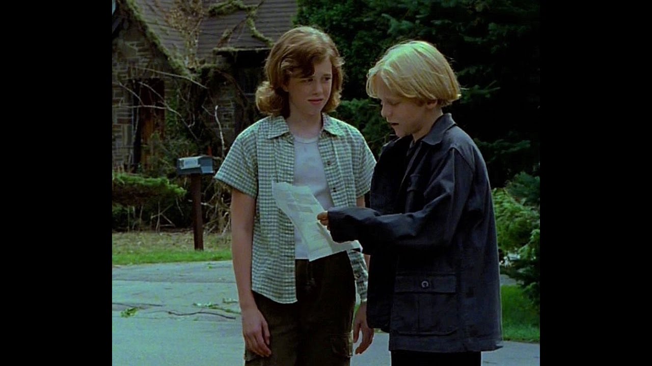 Goosebumps S0403 The Ghost Next Door: Part 1 - YouTube