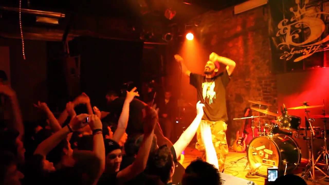 Tigre Sporakia & 12os Pithikos Live sth Larisa (2/4/2011)